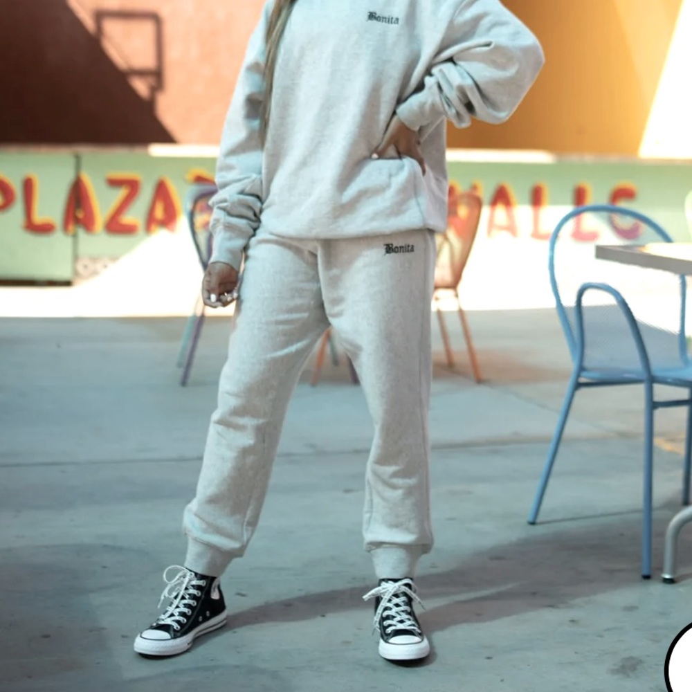 NWOT Viva La Bonita 🕶️ Grey Sweatpants - Sz L